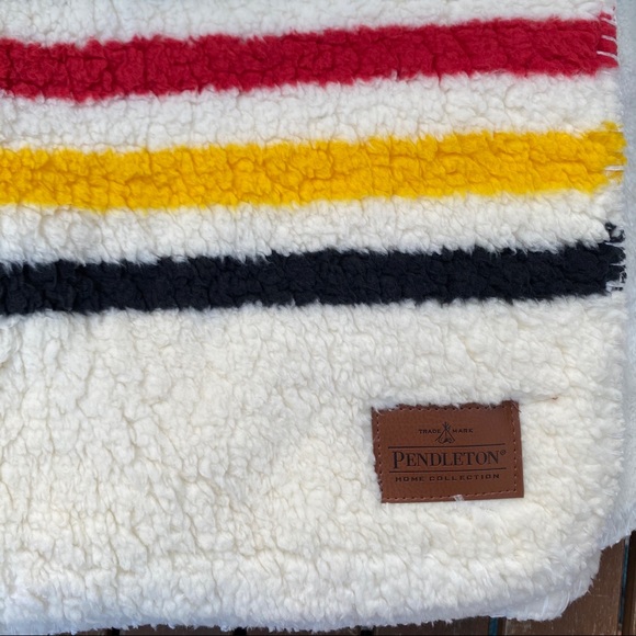Pendleton / Throw 50x70 Home Collection NWT - Picture 2 of 5